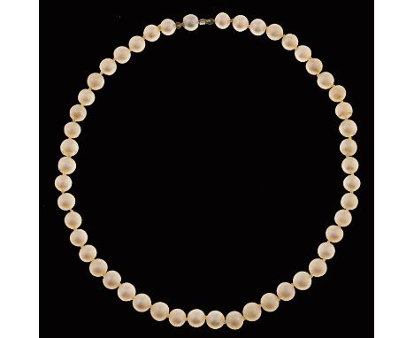 A cultured pearl single row choker necklace, with gold clasp, 20.2g Good quality and condition