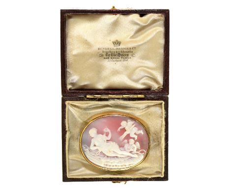 A gold cameo brooch,&nbsp; the oval shell carved with Venus and putti, mounted in gold, 41mm l,&nbsp;&nbsp;in a silk lined ma