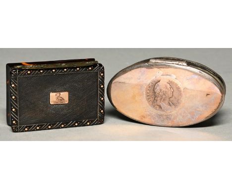 A George III shuttle shaped Sheffield plate mounted tortoiseshell snuff box, c1800, the lid inset with William III shilling a