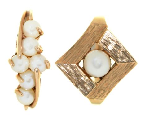 Two cultured pearl rings, in 9ct gold, London 1965 and 1969, 7.4g, size M and O Good condition