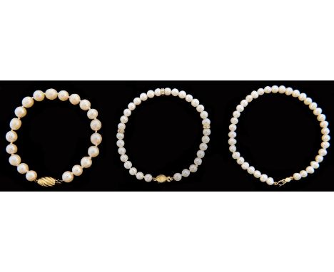 Three cultured pearl bracelets, with 14ct gold or gold marked 14ct, 30.6g Good condition