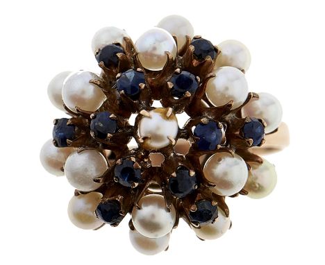 A sapphire and cultured pearl cluster ring, in gold, 4.1g, size N Good condition