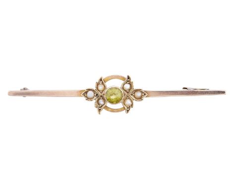 A peridot and split pearl bar brooch, early 20th c, in gold, 3g Good condition