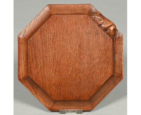 A Robert 'Mouseman' Thompson octagonal oak cheeseboard, second half 20th c, 20.5cm, carved mouse 'signature' Good condition