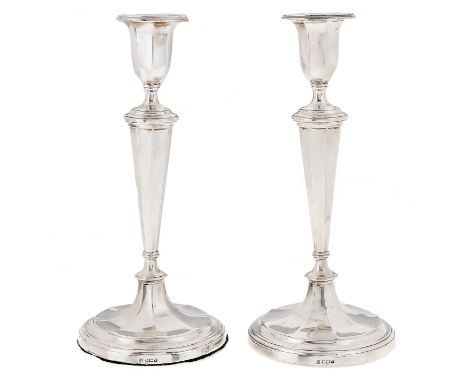 A pair of George VI silver candlesticks, in neo classical style, nozzles, 25cm h, by Northern Goldsmiths Co, Sheffield 1939, 