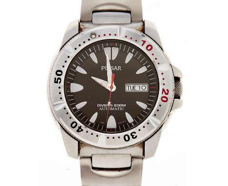 A Pulsar stainless steel self-winding diver's wristwatch, 42mm, maker's bracelet In apparently working order, a few light wea