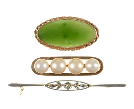 A gold bar brooch, c1920, set with a central old cut diamond of approximately 0.2ct, flanked by chip diamonds, 58mm l, a cult