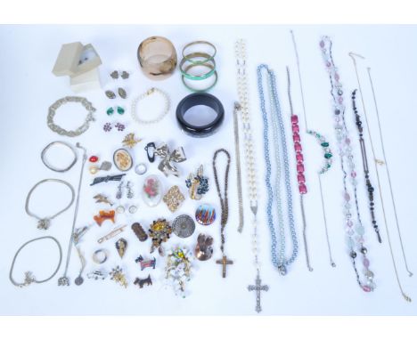 A collection of vintage costume jewellery. The lot to include enamelled scotty dog brooch, simulated pearls, mid century broo