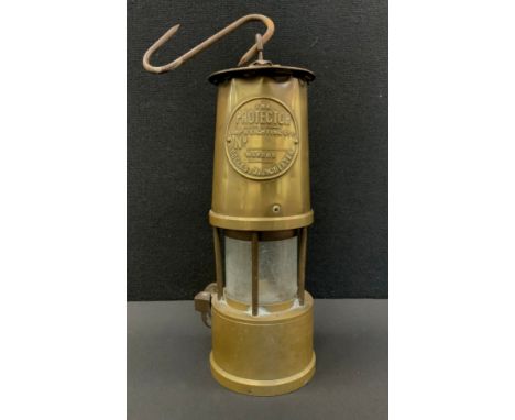 An Eccles The Projector Lamp and Lighting Co Ltd miners lamp