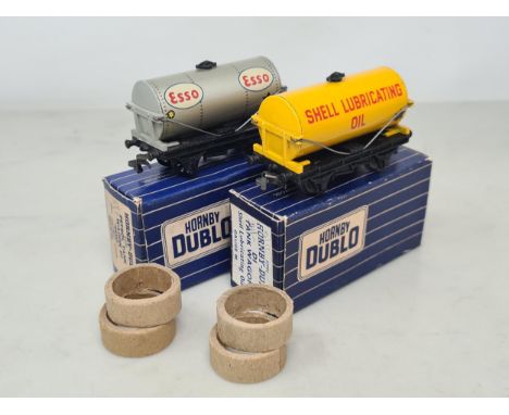 A boxed Hornby Dublo D1 'Shell' Tanker over sticker Box, this has labels to both ends so the origin of the box is unknown, la