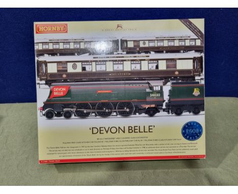 Hornby (China) Limited Edition R2568 'Devon Belle- Train Pack containing 4-6-2 BR green streamlined West Country Class Locomo