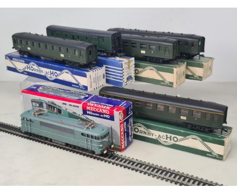 A boxed Hornby Acho 6380 BB16.009 Electric Locomotive, M, box Nr perfect and five Coaches including 2x 733 2nd Class, 2x 734 