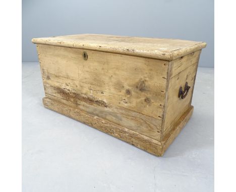 A vintage pine blanket box. 82x43x42cmknocks and abrasions, particularly to the front. General surface wear. 