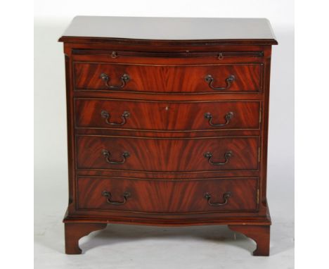 GEORGIAN STYLE FLAME CUT MAHOGANY SERPENTINE  FRONTED BACHELORS CHEST PATTERN SIDE/DRINKS CABINET, the moulded top above a sl