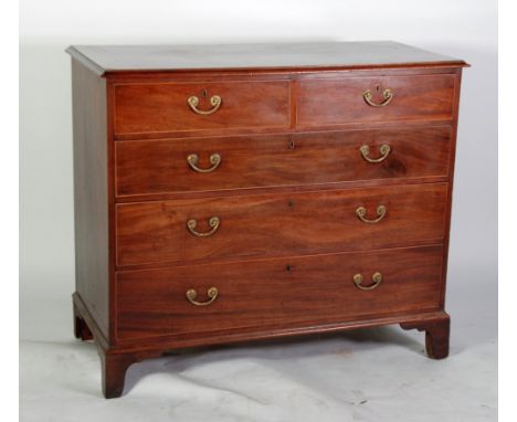 EARLY NINETEENTH CENTURY MAHOGANY CHEST OF DRAWERS, the moulded oblong top above two short and three long graduated drawers o