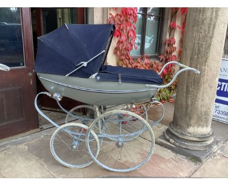 Wilson Silver cross &ldquo; Silver Shadow &ldquo;, made in Guiseley Yorkshire 1969 24&rdquo; wheel baby carriage Coachbuilt p