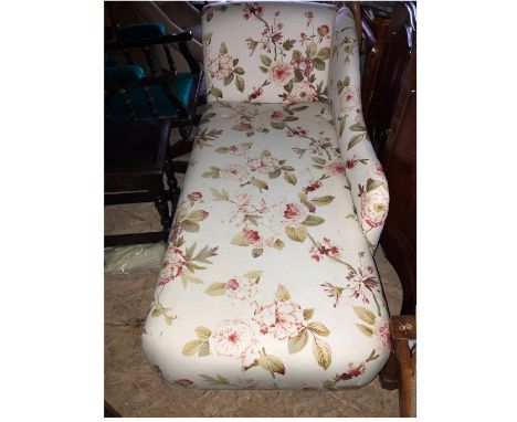 A compact Chaise Longue measuring 154cm in length, upholstered in a floral fabric.