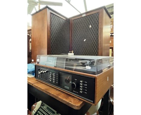 A Dynatron Goldring Lenco GL78 record player (model HFC 101A) with speakers. 