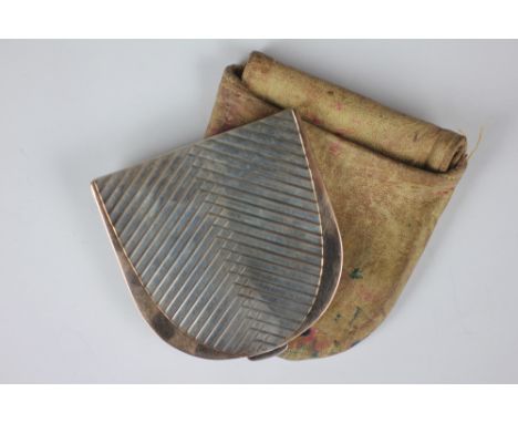 An Art Deco silver compact, Hernu Peron and Stockwell Ltd, import mark for London 1937, of curved form with decorative diagon