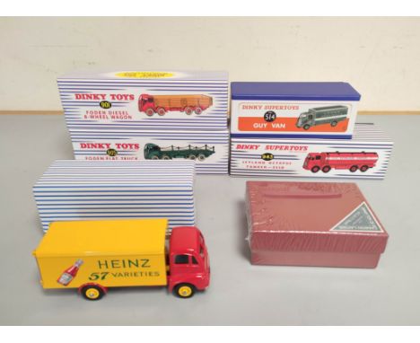 Dinky Atlas: Lot comprising of pristine Dinky Supertoys Atlas model vehicles comprising of Foden Diesel 8-Wheel Wagon 901, Fo