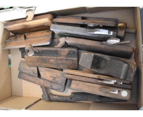 A Collection of Vintage Moulding Planes and Spoke Shave 