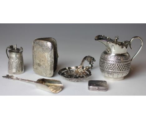 A collection of small silver wares, to include, a silver cream jug with hinged cover, David and Lionel Spiers, Birmingham 188