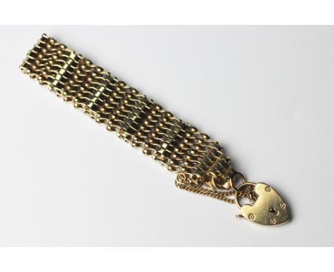 A 9ct gold gate link bracelet, with heart shaped locket clasp, 20g 