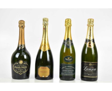 CHAMPAGNE; three bottles of vintage Champagne comprising Grand Siècle 'La Cuvée' par Laurent-Perrier, Brut, 750ml, 12%, Champ