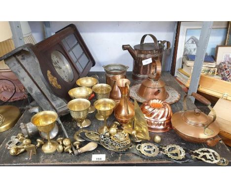 Various brass &amp; copper ware to include a watering can, horse brasses, a wall clock &amp; other items ##key##