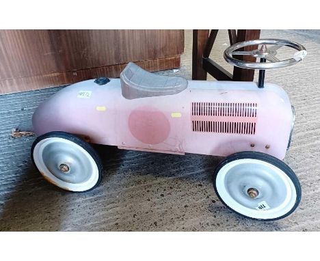 Vintage style metal ride on car