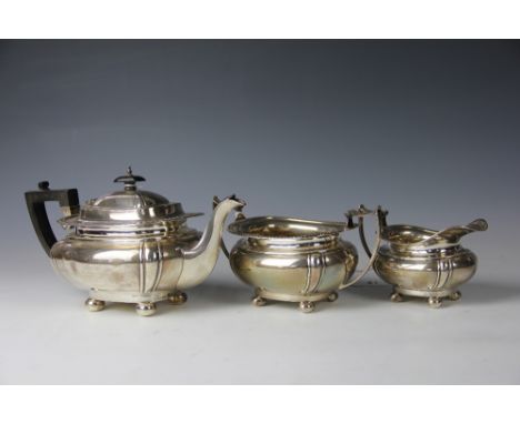 A George V silver three piece tea service, James Deakin & Sons, Sheffield 1919,  of oval form with gadrooned rims, total weig