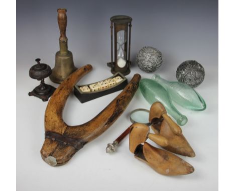 A selection of vintage shoe trees, with an assortment of modern magnifying glasses, treen, an egg timer etc (Qty)