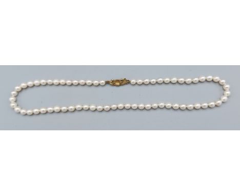 A cultured pearl necklace with 9ct gold clasp, 39cms long 