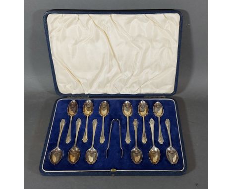 A Set of Twelve London Silver Teaspoon with matching tongs within fitted case, 5oz 