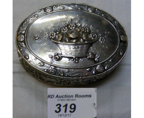 Decorative silver snuff box of oval form - French mark - 7cm x 5cm