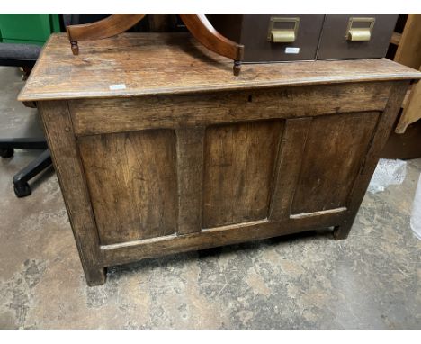 18TH CENTURY THREE PANEL OAK COFFER, SPLIT TO TOP 60CM H X 93CM W X 52CM D APPROX