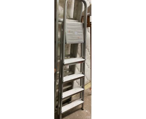 ALUMINIUM FOUR TREAD STEP LADDER 