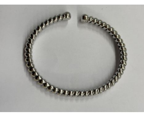 ITALIAN STAMPED 750 WHITE GOLD ROPE TWIST BANGLE 26.1G 