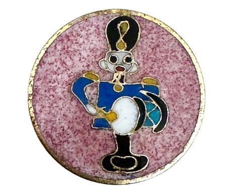 1 Large heavy 20th C. Chinese Cloissonne enamel pictorial button. Here is a very nice Cloissonne enamel button depicting a fi