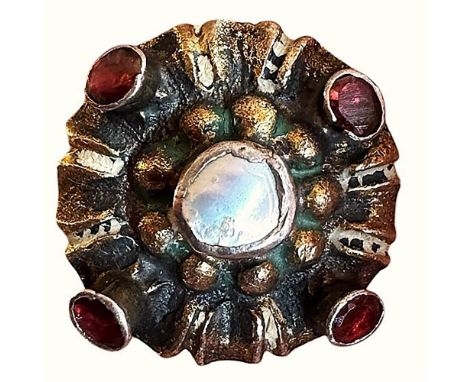 1 Medium size 17th century ornate genuine jewel button. In the style of a smugglers button this very fine Garnet and baroque 