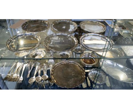 QUANTITY OF SILVER AND SILVER PLATED WARES, including a Gorham tray, six Italian Sandona Vicenza .800 plates and five bowls (