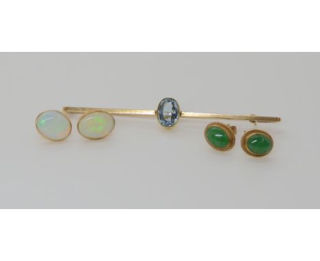 A COLLECTION OF 9CT GEM SET JEWELLERY comprising; an aquamarine bar brooch length 6.5cm, aquamarine approx 8mm x 6mm x 4mm. A