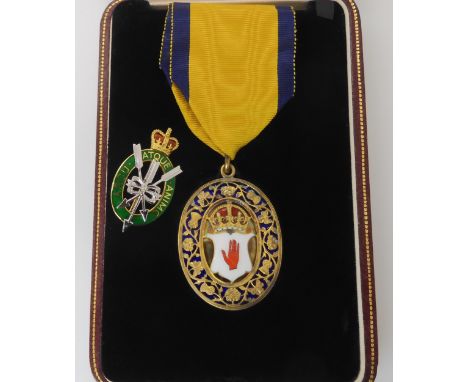 A 9CT SWEETHEART BROOCH AND A MASONIC MEDAL the sweetheart brooch is for the Royal Company of Archers who are the Queen's Cer