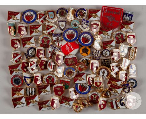 A large quantity of mainly enamel Football Club badges, including Arsenal, Manchester United, Manchester City, Swindon Town, 