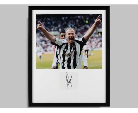Alan Shearer signed coloured photographic print, framed and glazed, measuring 21.5 x 17.5 ins, autographed in black pen. &nbs
