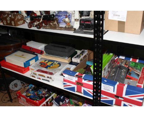Collection of boxed trains, loose and accessories including Bachmann, Rivarossi, Lima, Hornby.