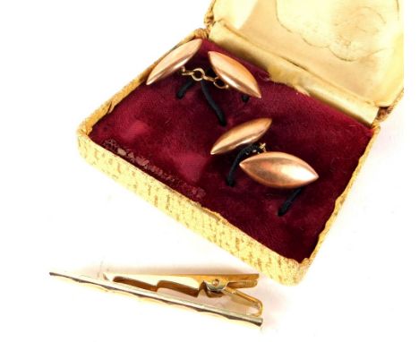 A pair of diamond shaped cufflinks, with chain centres, indistinctly marked, 4.2g. and a tie clip. (3) 