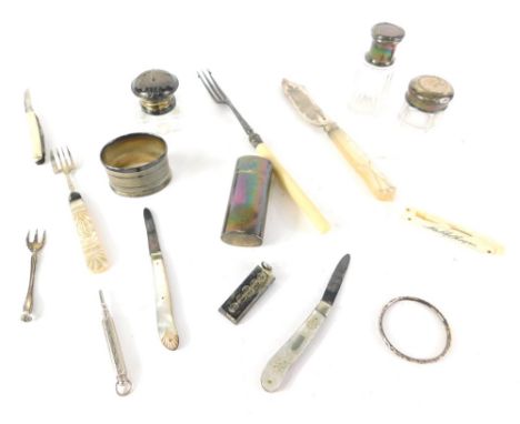 Various silver, silver plated ware, etc., Elizabeth II Jubilee ingot, 5cm high, bone Mablethorpe pen knife, various mother of