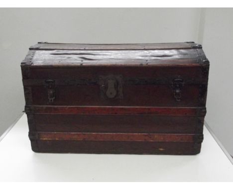 Early 20th century dome top travel trunk, height 51cm, width 82cm, depth 46cm