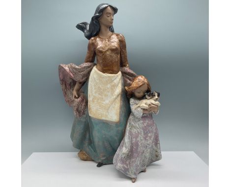 Lladro porcelain figurine titled "Waiting for Father," item number 1012252. This exquisite piece, sculpted by Antonio Ramos, 